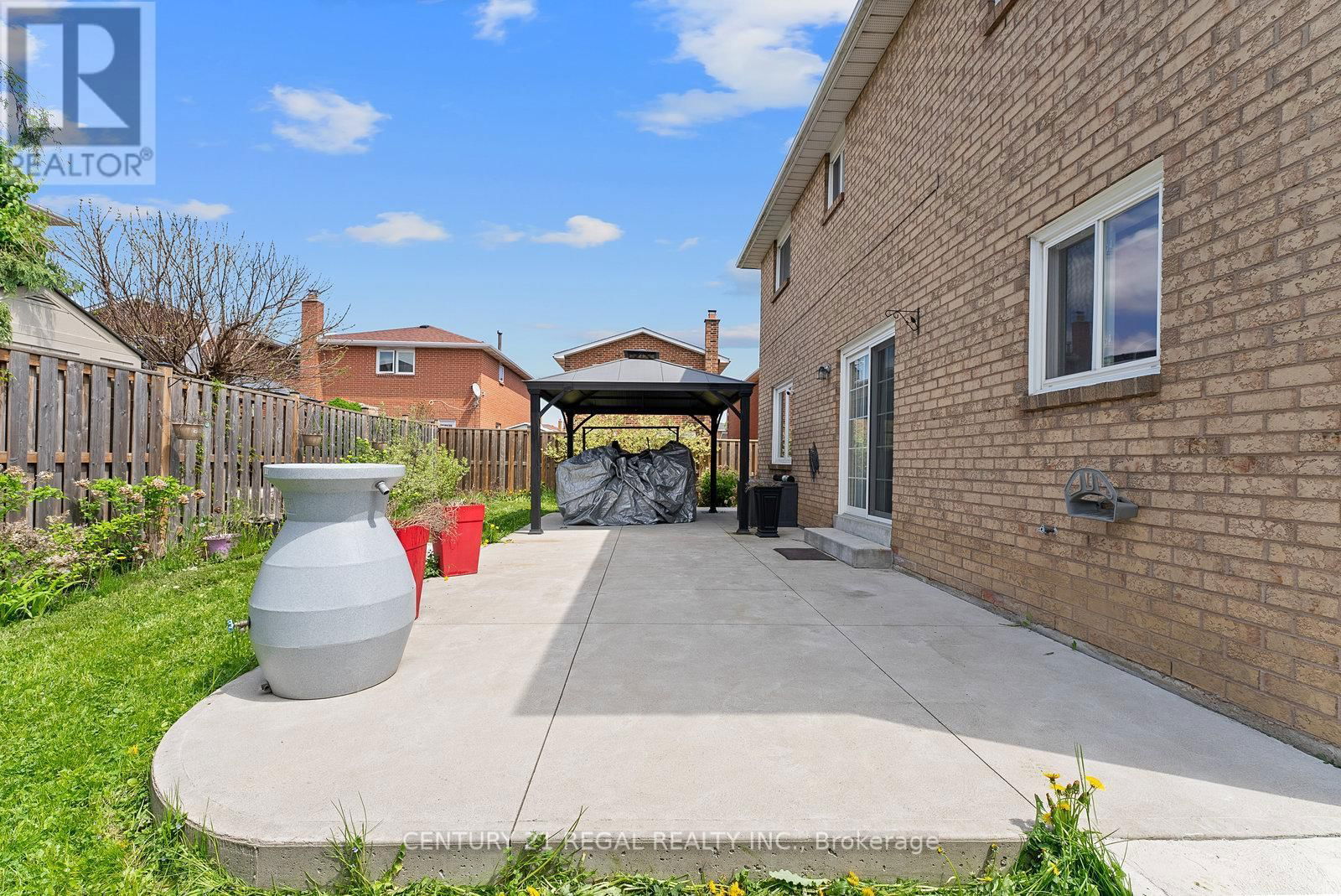 97 HINCHLEY WOOD GROVE Image 48