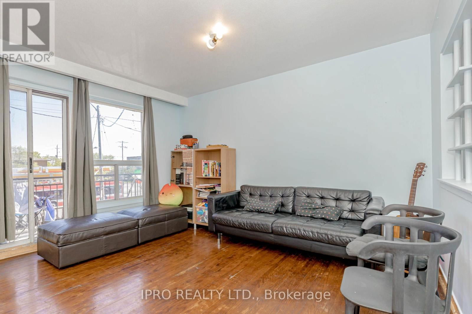 846 WILSON AVENUE Image 12