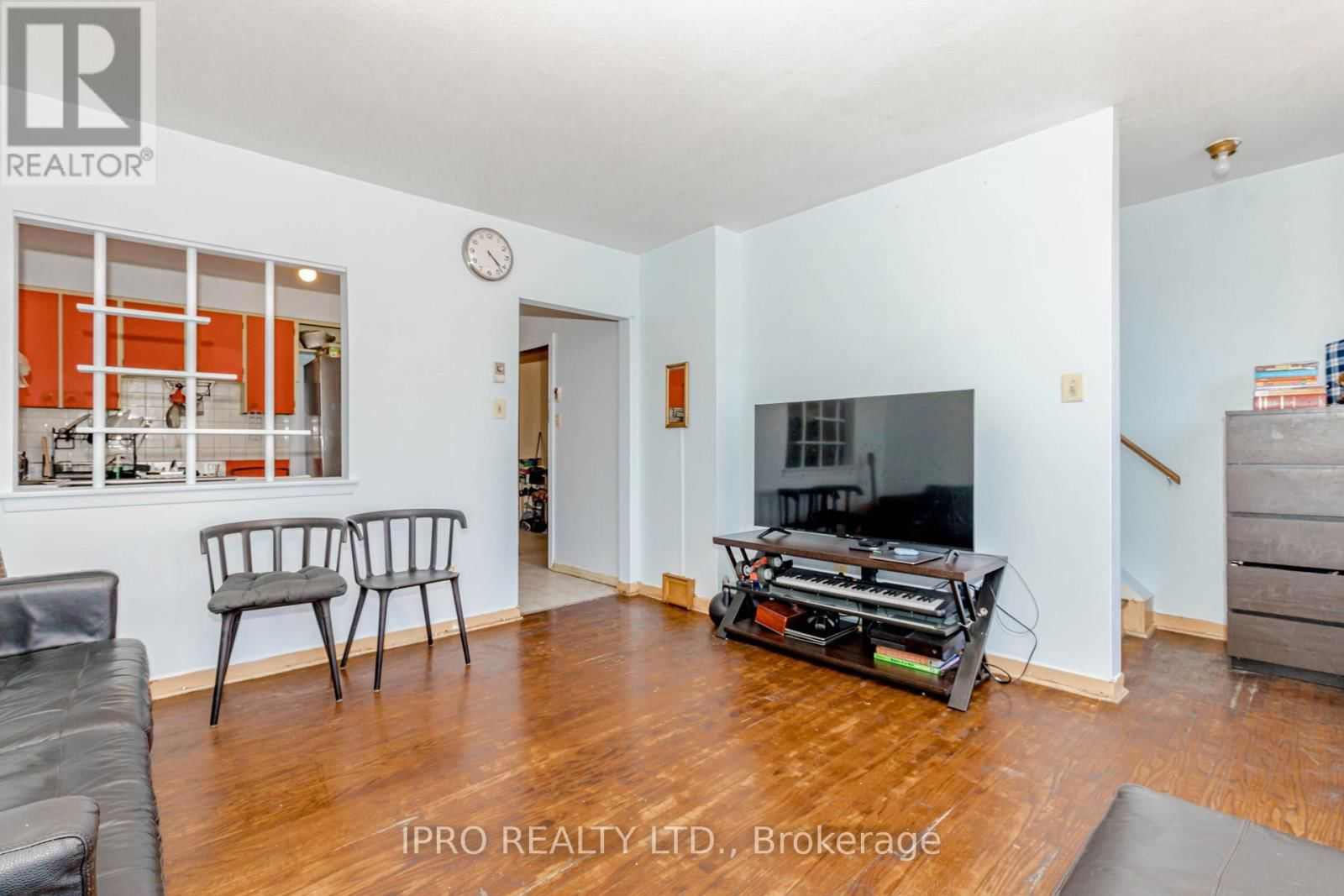 846 WILSON AVENUE Image 13