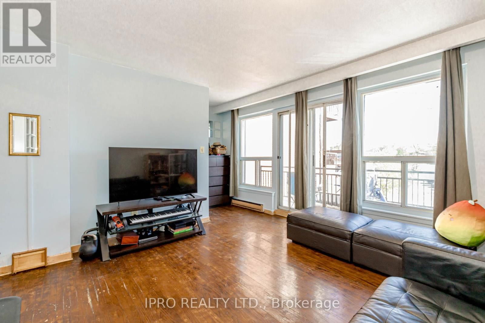 846 WILSON AVENUE Image 14