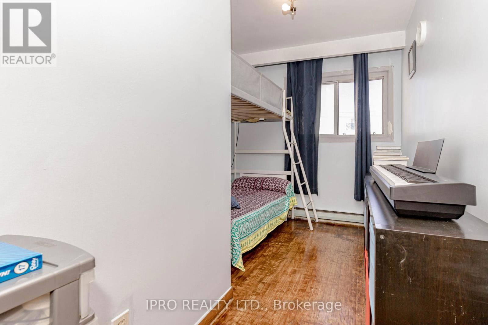 846 WILSON AVENUE Image 20