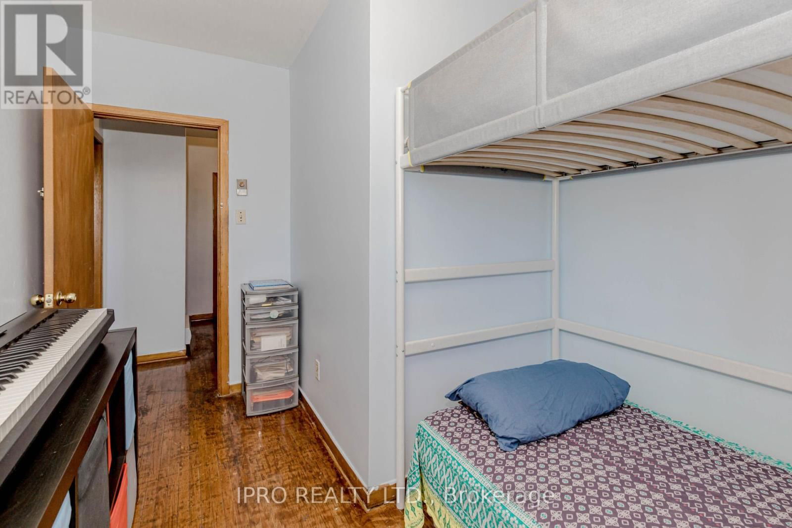 846 WILSON AVENUE Image 21