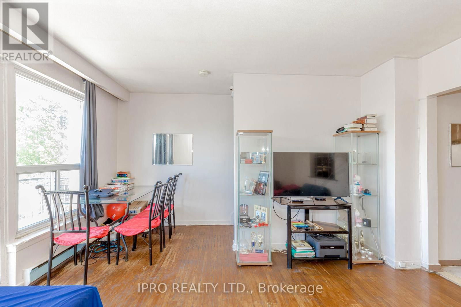 846 WILSON AVENUE Image 25