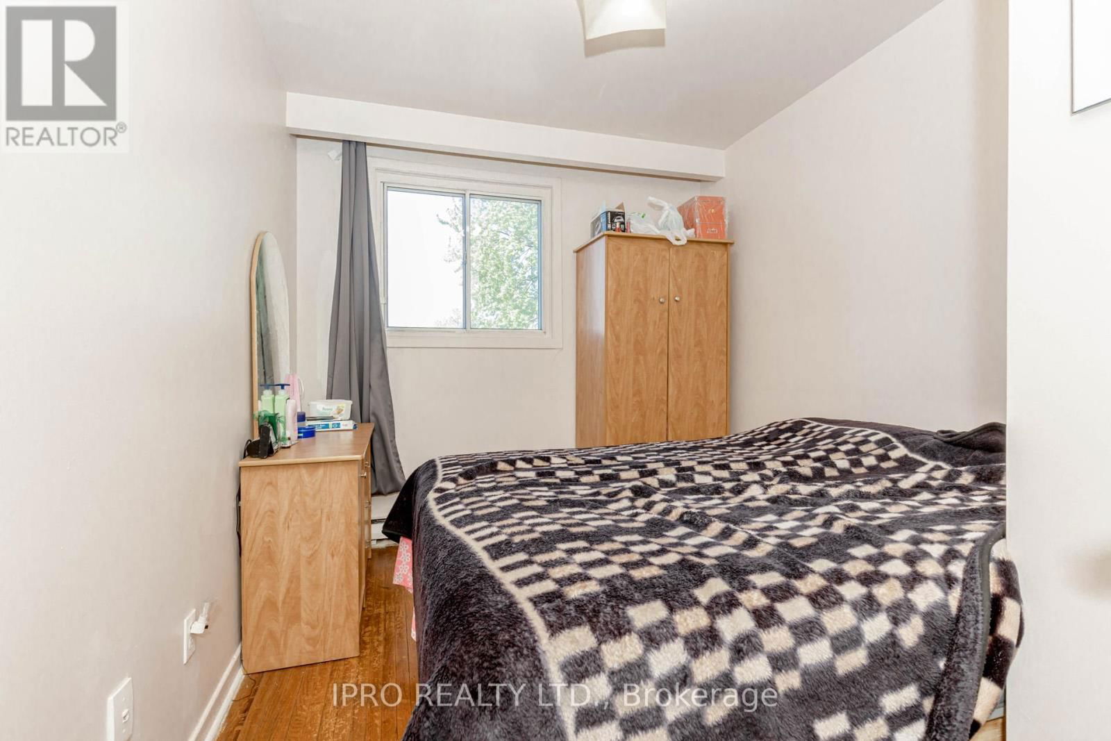 846 WILSON AVENUE Image 30