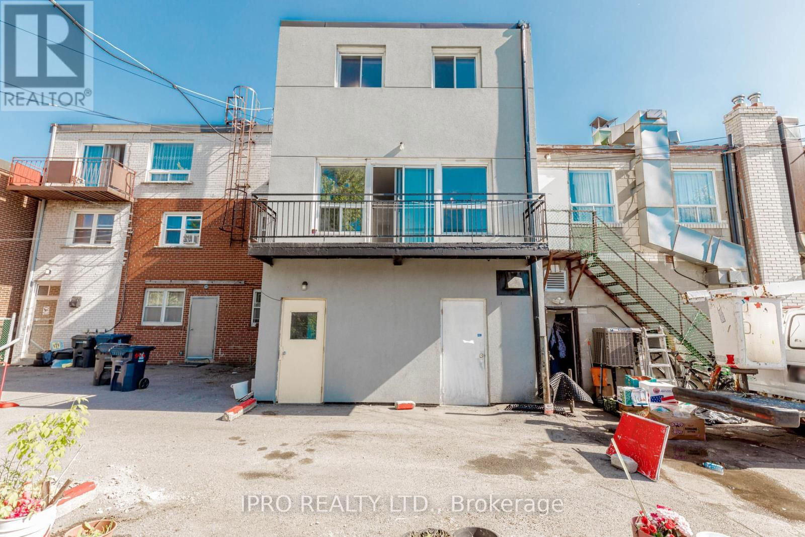846 WILSON AVENUE Image 32