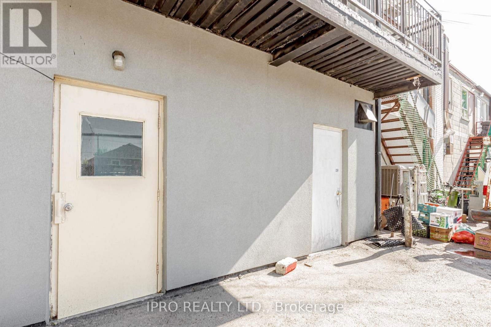 846 WILSON AVENUE Image 33