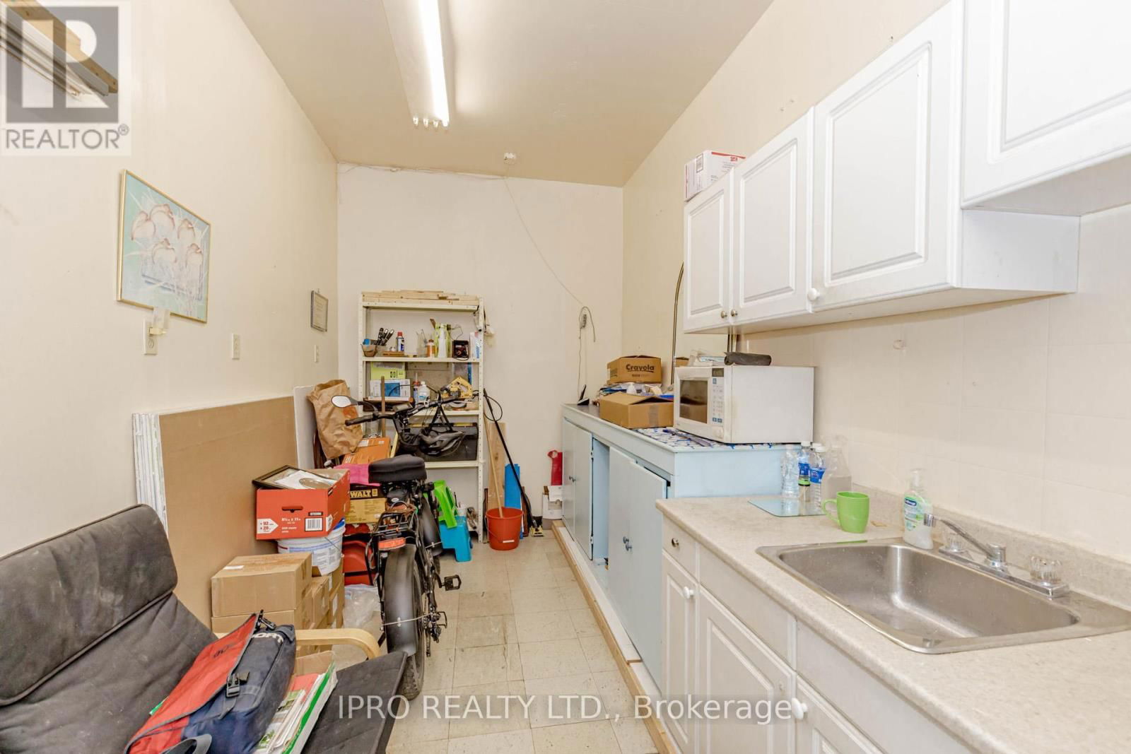 846 WILSON AVENUE Image 34