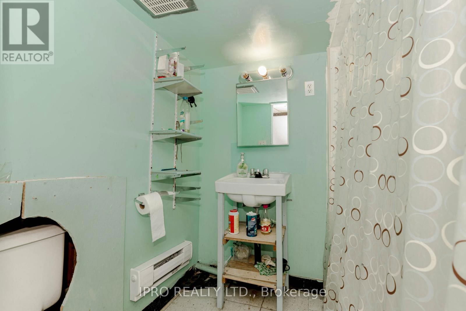 846 WILSON AVENUE Image 39