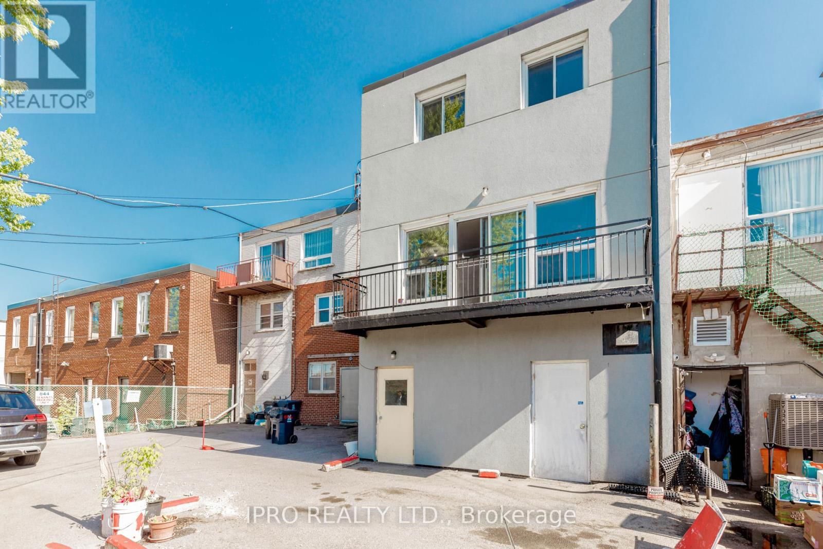 846 WILSON AVENUE Image 40