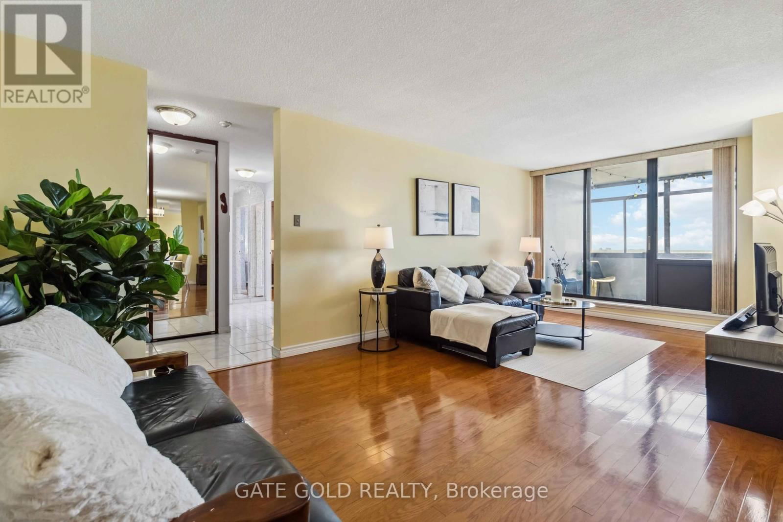 2510 - 18 KNIGHTSBRIDGE ROAD Image 18