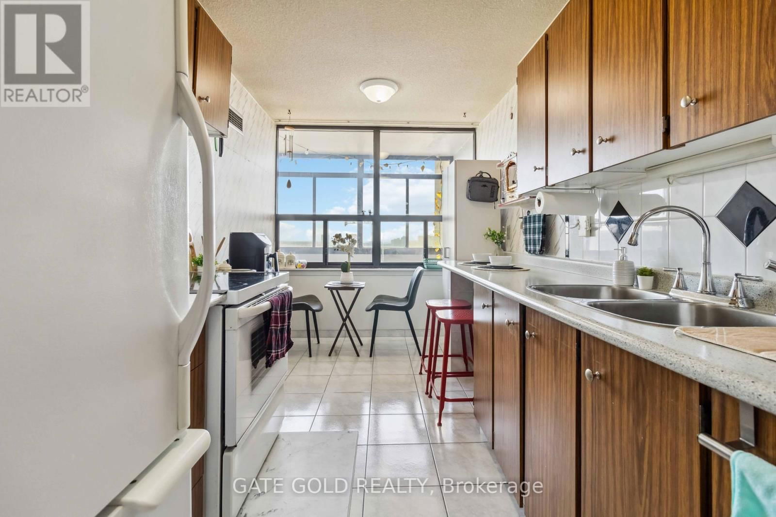 2510 - 18 KNIGHTSBRIDGE ROAD Image 20