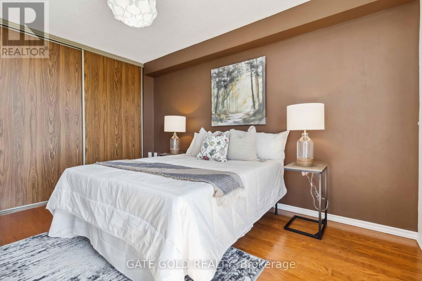 2510 - 18 KNIGHTSBRIDGE ROAD Image 26