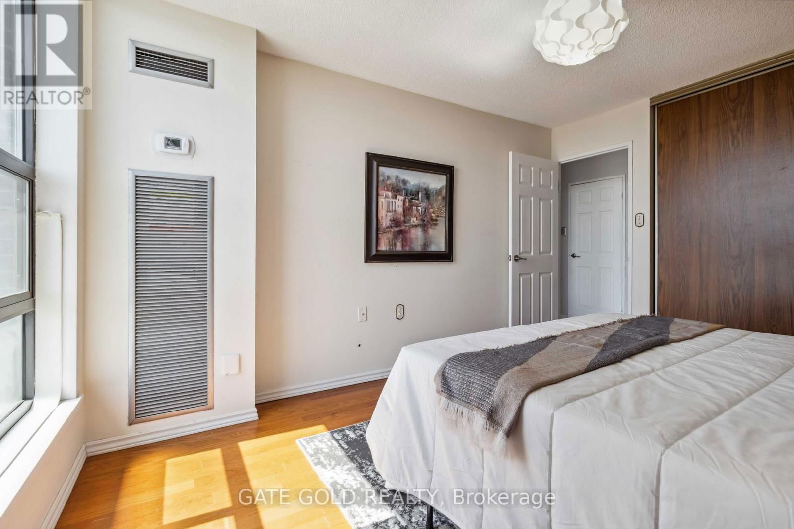 2510 - 18 KNIGHTSBRIDGE ROAD Image 27