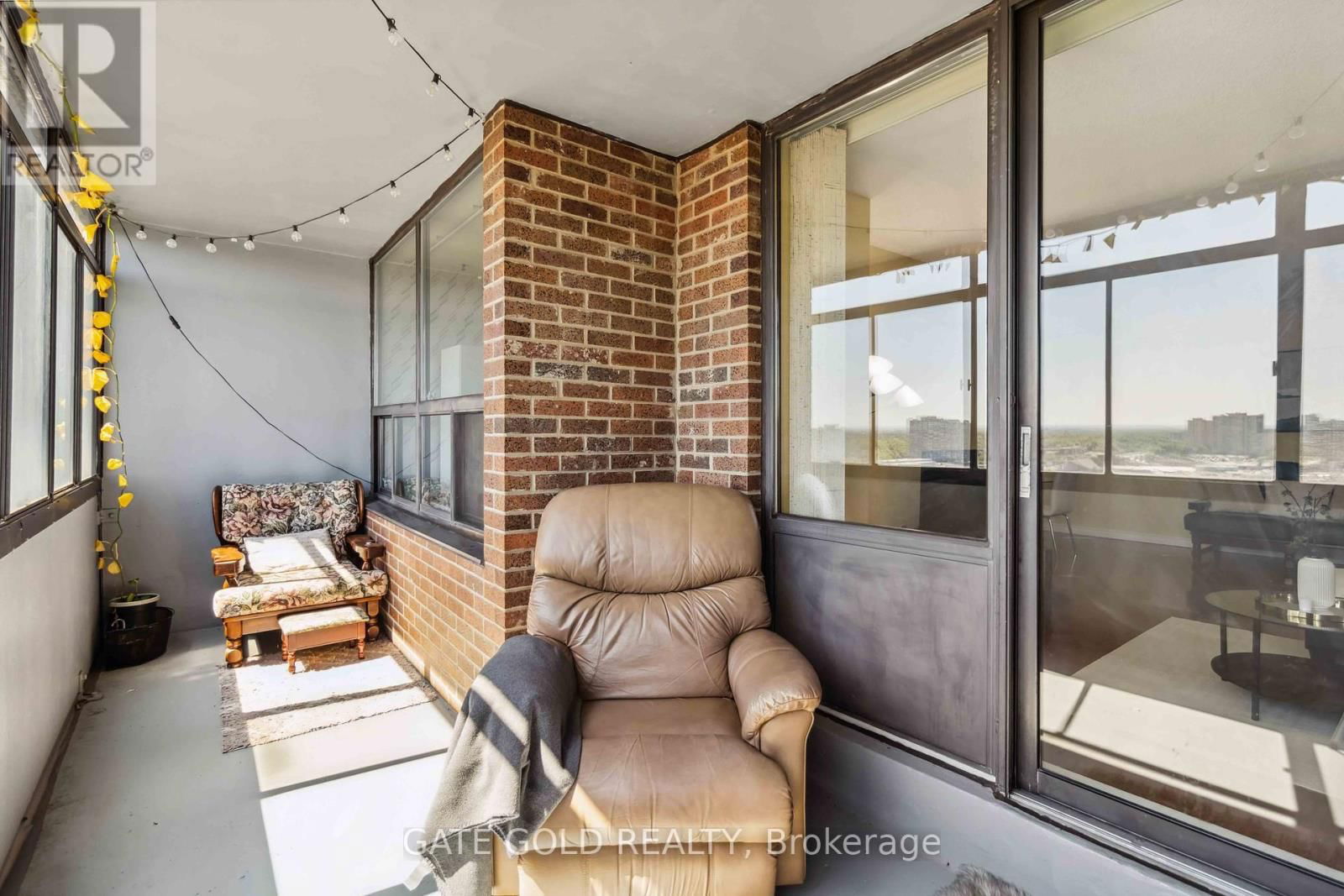 2510 - 18 KNIGHTSBRIDGE ROAD Image 32