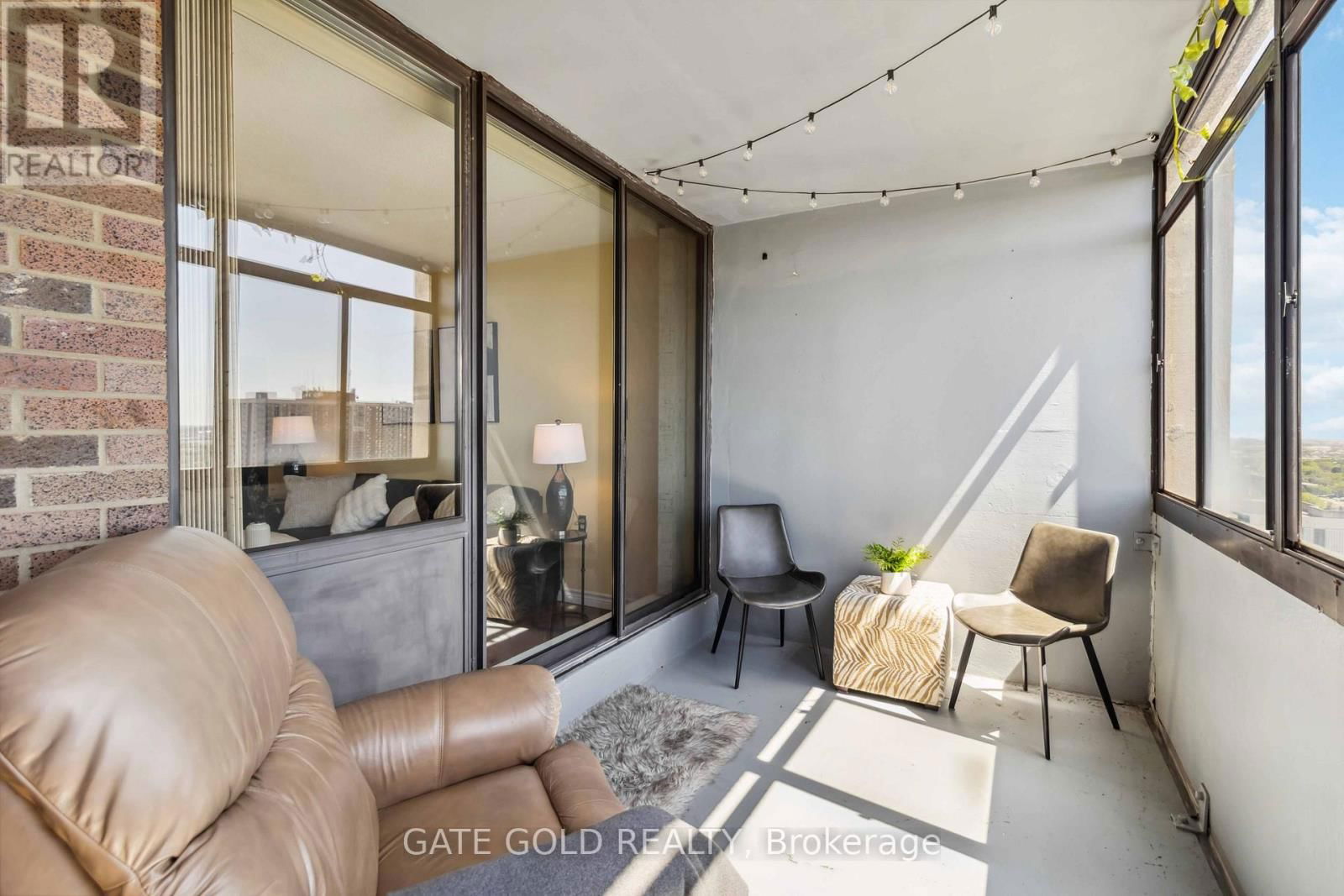 2510 - 18 KNIGHTSBRIDGE ROAD Image 33
