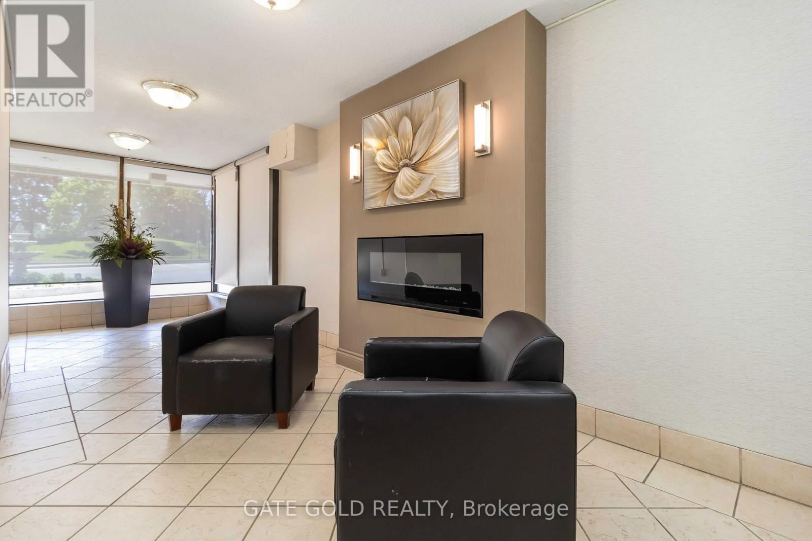 2510 - 18 KNIGHTSBRIDGE ROAD Image 4