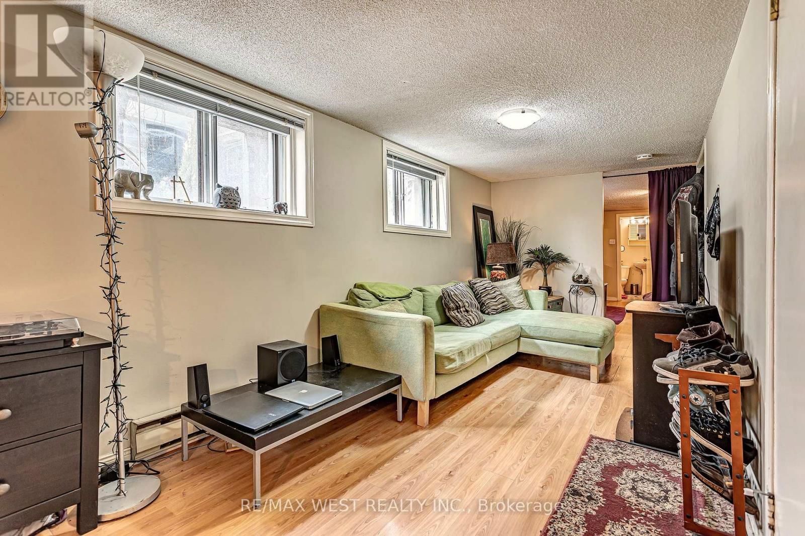 2 - 187 HIGH PARK AVENUE Image 2