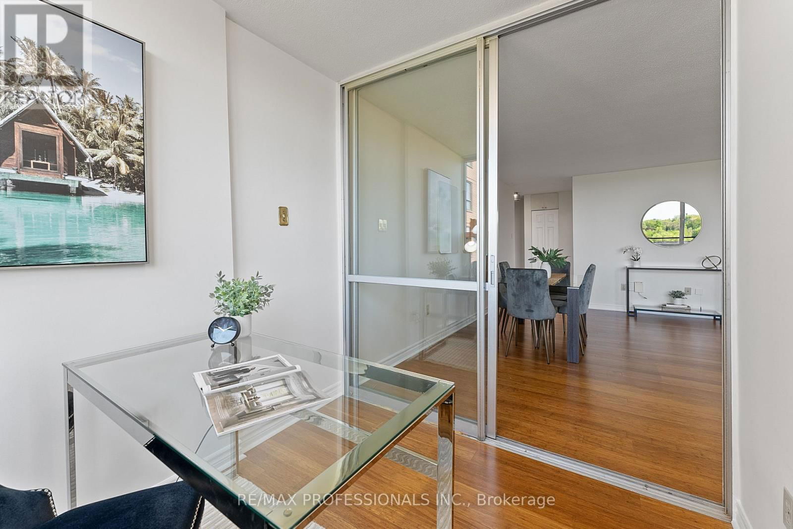 1012 - 61 RICHVIEW ROAD Image 22