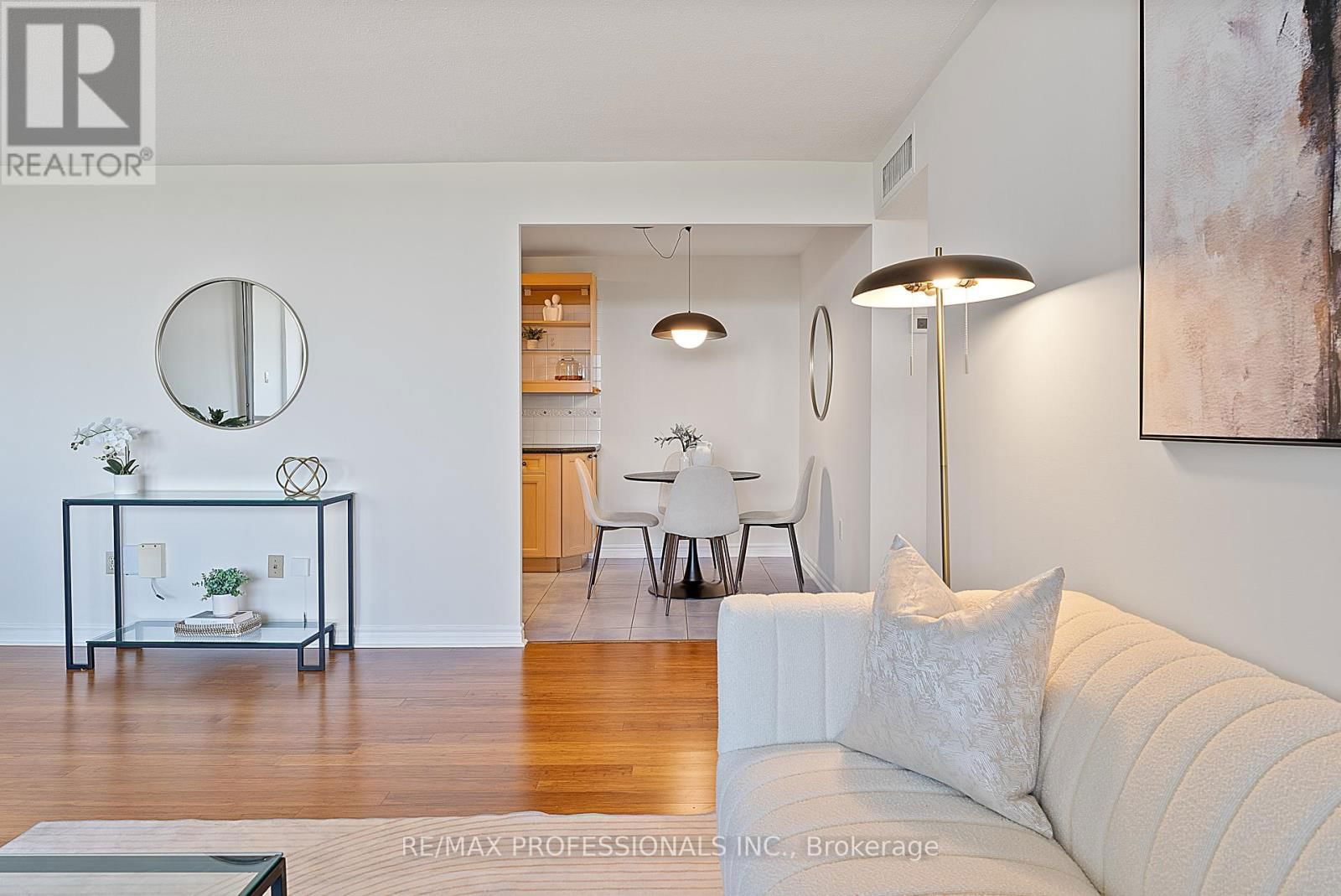 1012 - 61 RICHVIEW ROAD Image 23