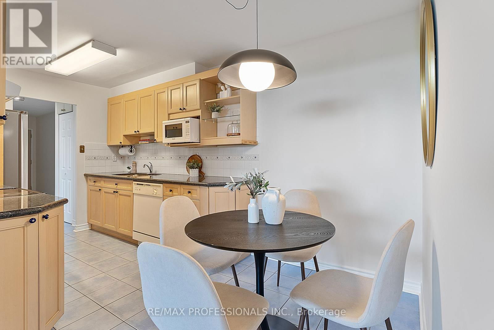 1012 - 61 RICHVIEW ROAD Image 24