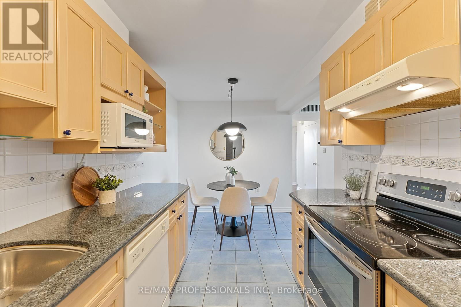 1012 - 61 RICHVIEW ROAD Image 26