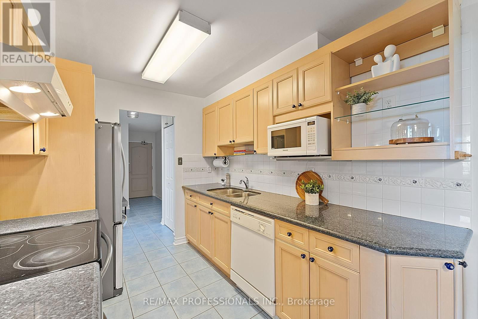 1012 - 61 RICHVIEW ROAD Image 28