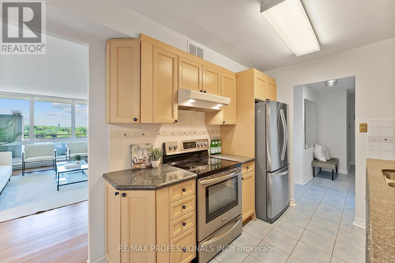 1012 - 61 RICHVIEW ROAD Image 29
