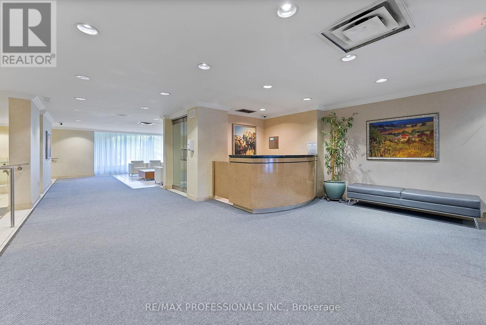 1012 - 61 RICHVIEW ROAD Image 3