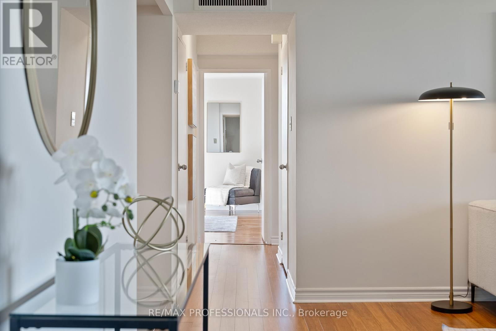 1012 - 61 RICHVIEW ROAD Image 31