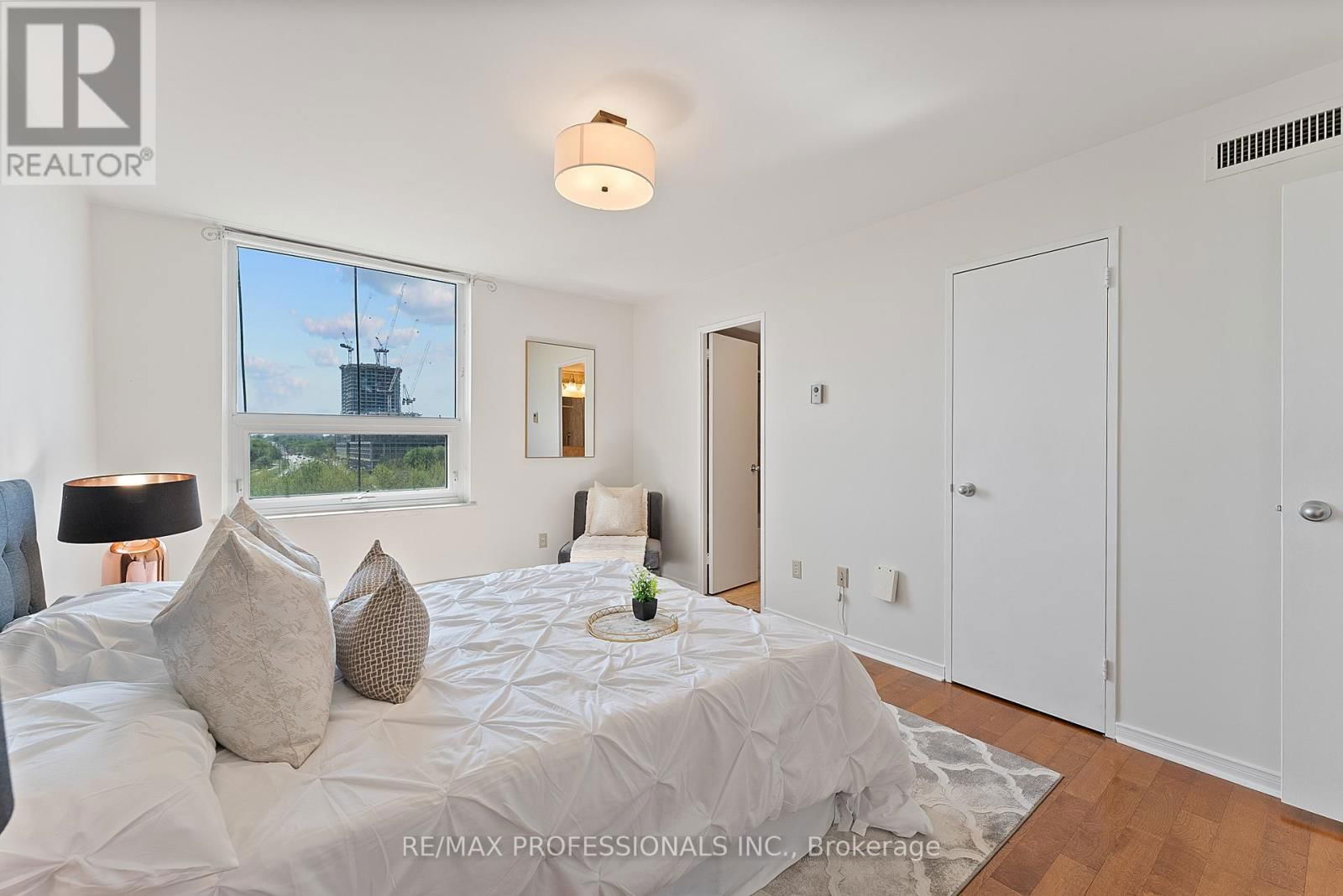 1012 - 61 RICHVIEW ROAD Image 33