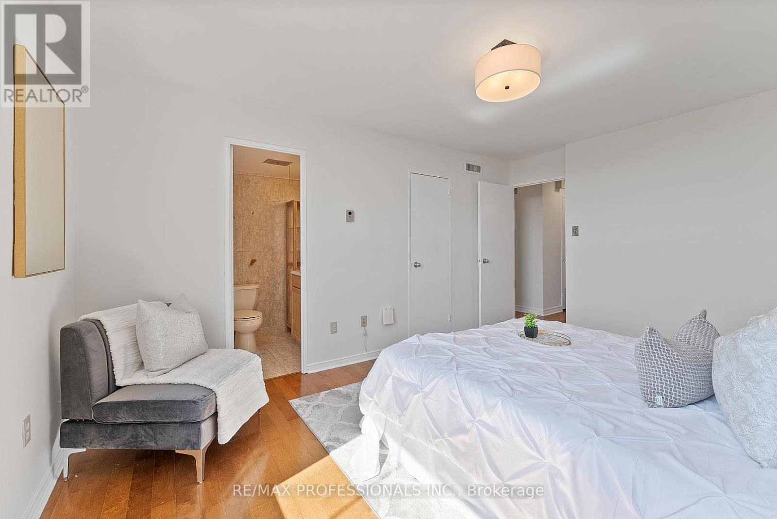 1012 - 61 RICHVIEW ROAD Image 34