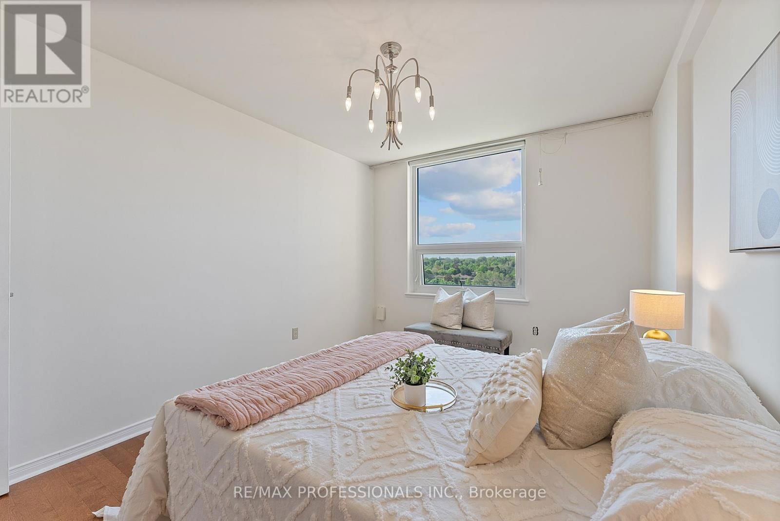 1012 - 61 RICHVIEW ROAD Image 39