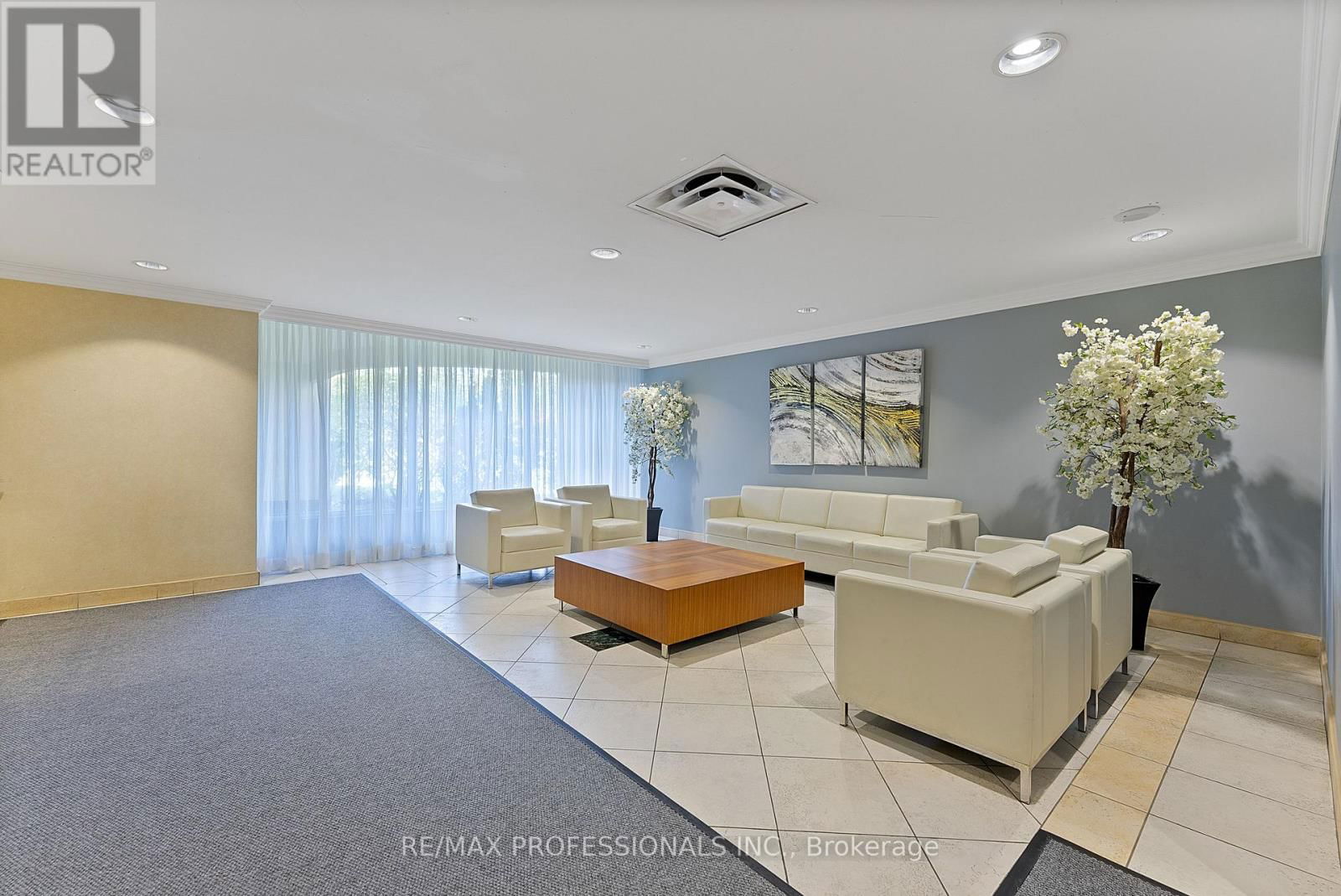 1012 - 61 RICHVIEW ROAD Image 4
