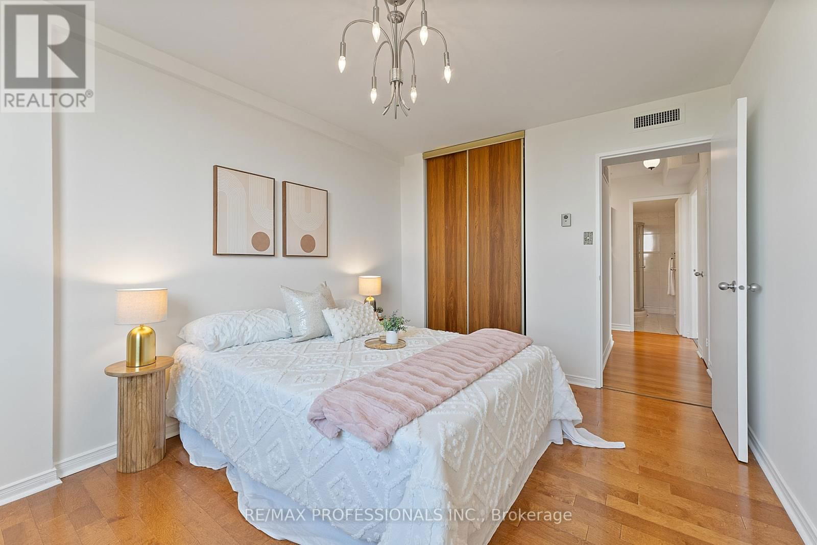 1012 - 61 RICHVIEW ROAD Image 40