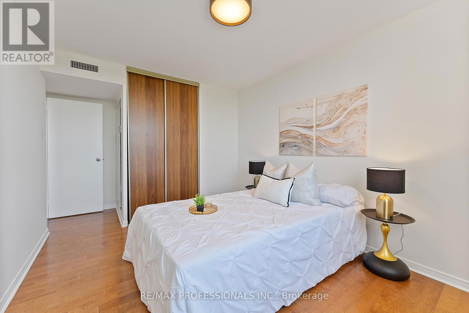 1012 - 61 RICHVIEW ROAD Image 43