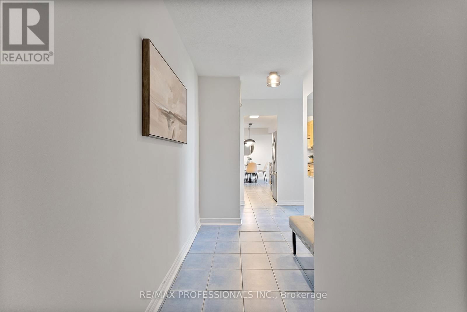 1012 - 61 RICHVIEW ROAD Image 5