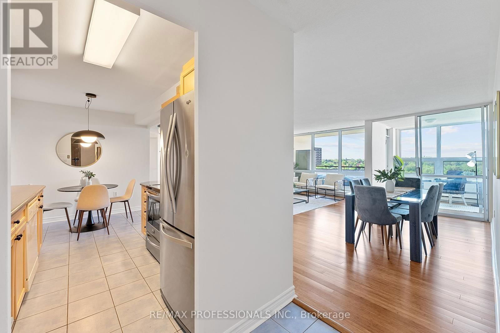 1012 - 61 RICHVIEW ROAD Image 8