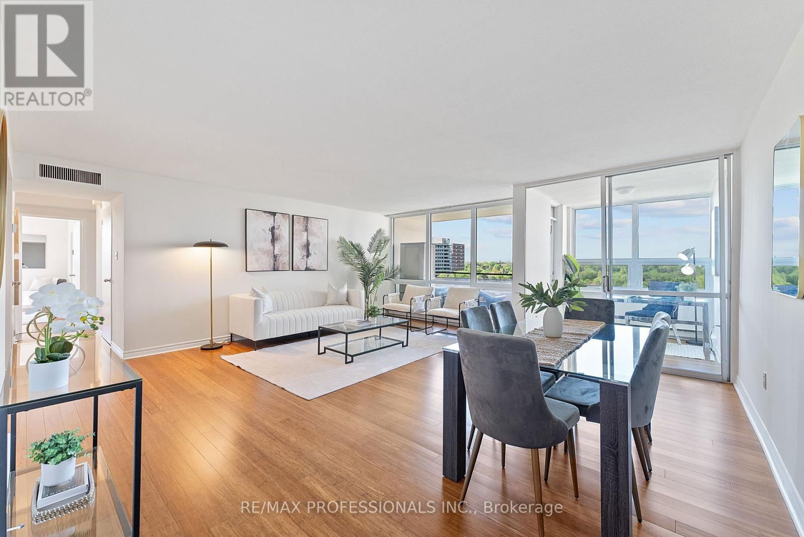 1012 - 61 RICHVIEW ROAD Image 9