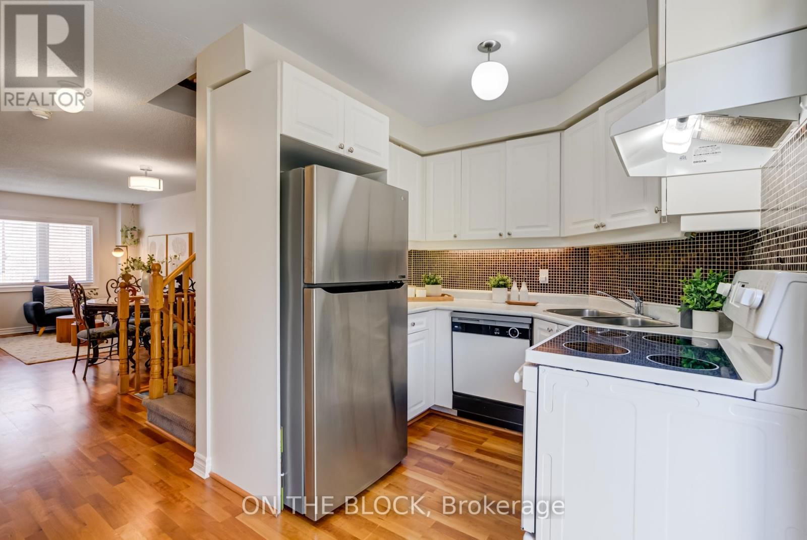 4 - 224 ROSEMOUNT AVENUE Image 10