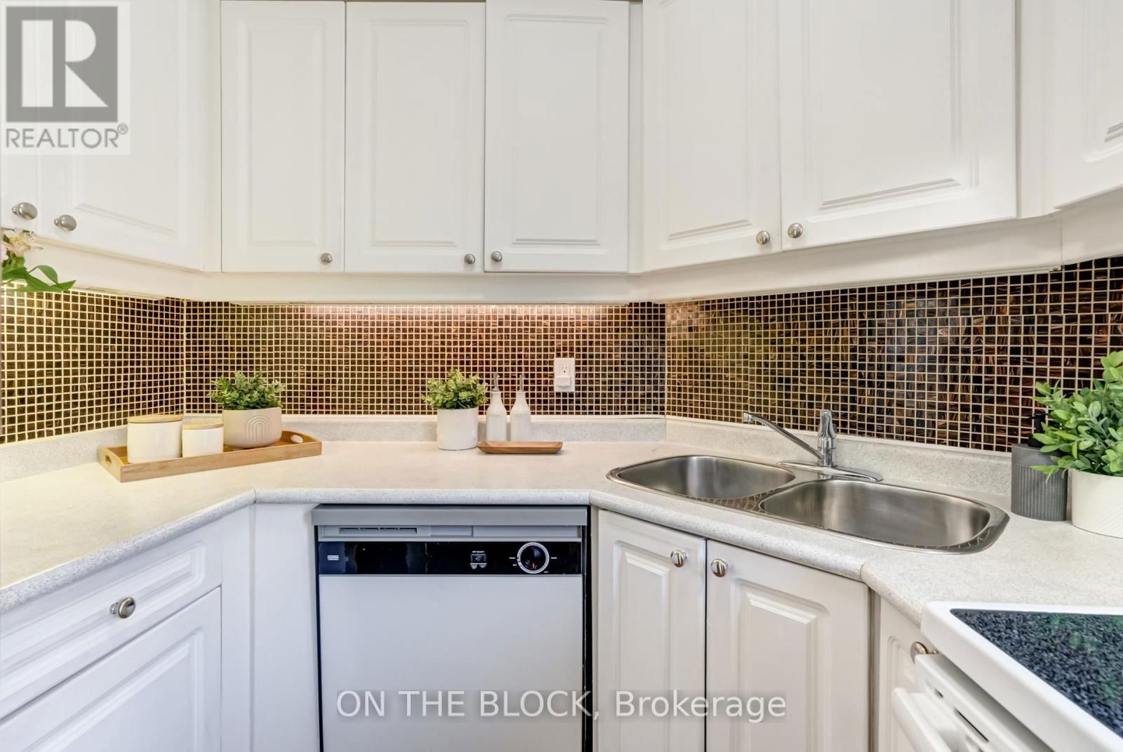 4 - 224 ROSEMOUNT AVENUE Image 11