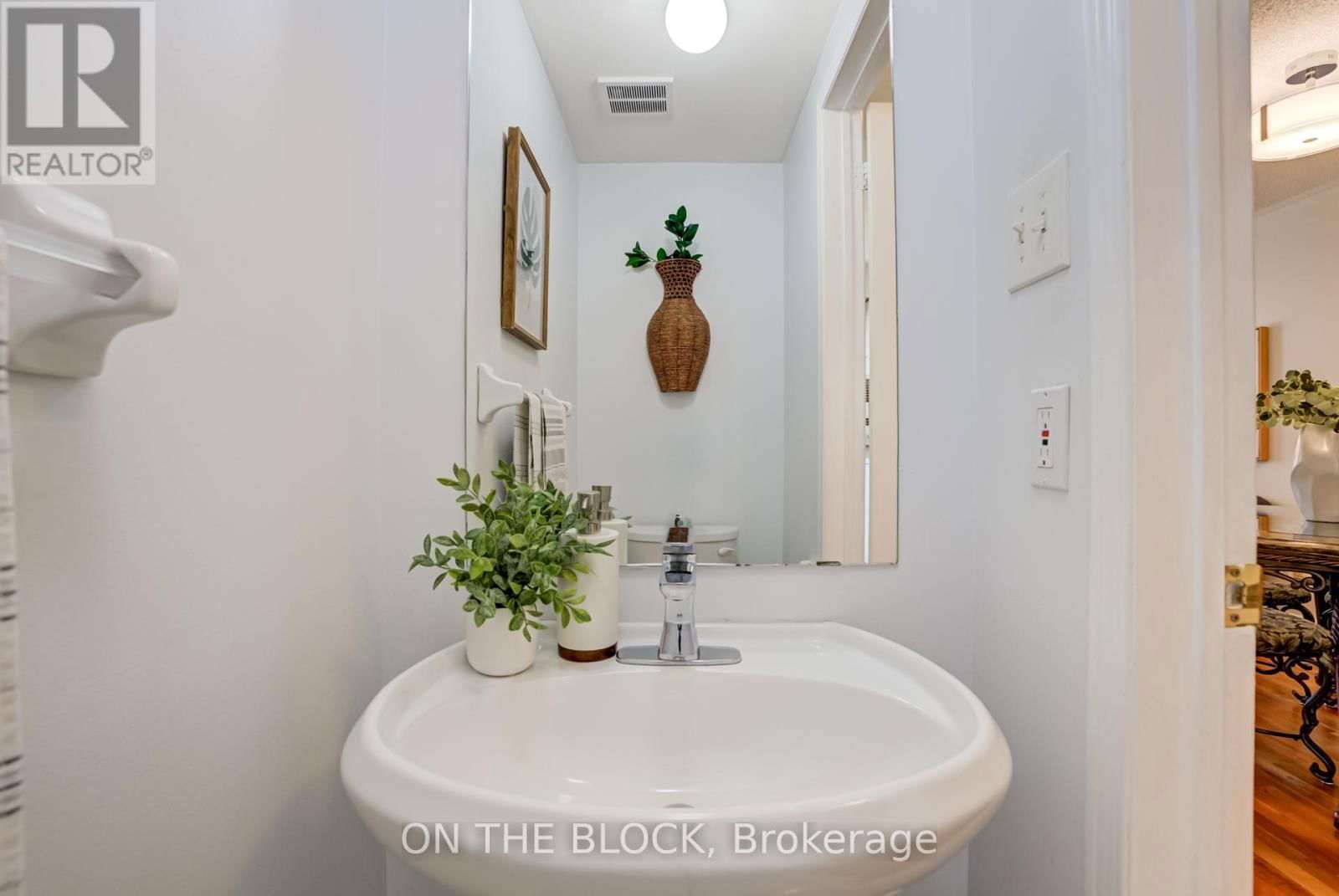 4 - 224 ROSEMOUNT AVENUE Image 12