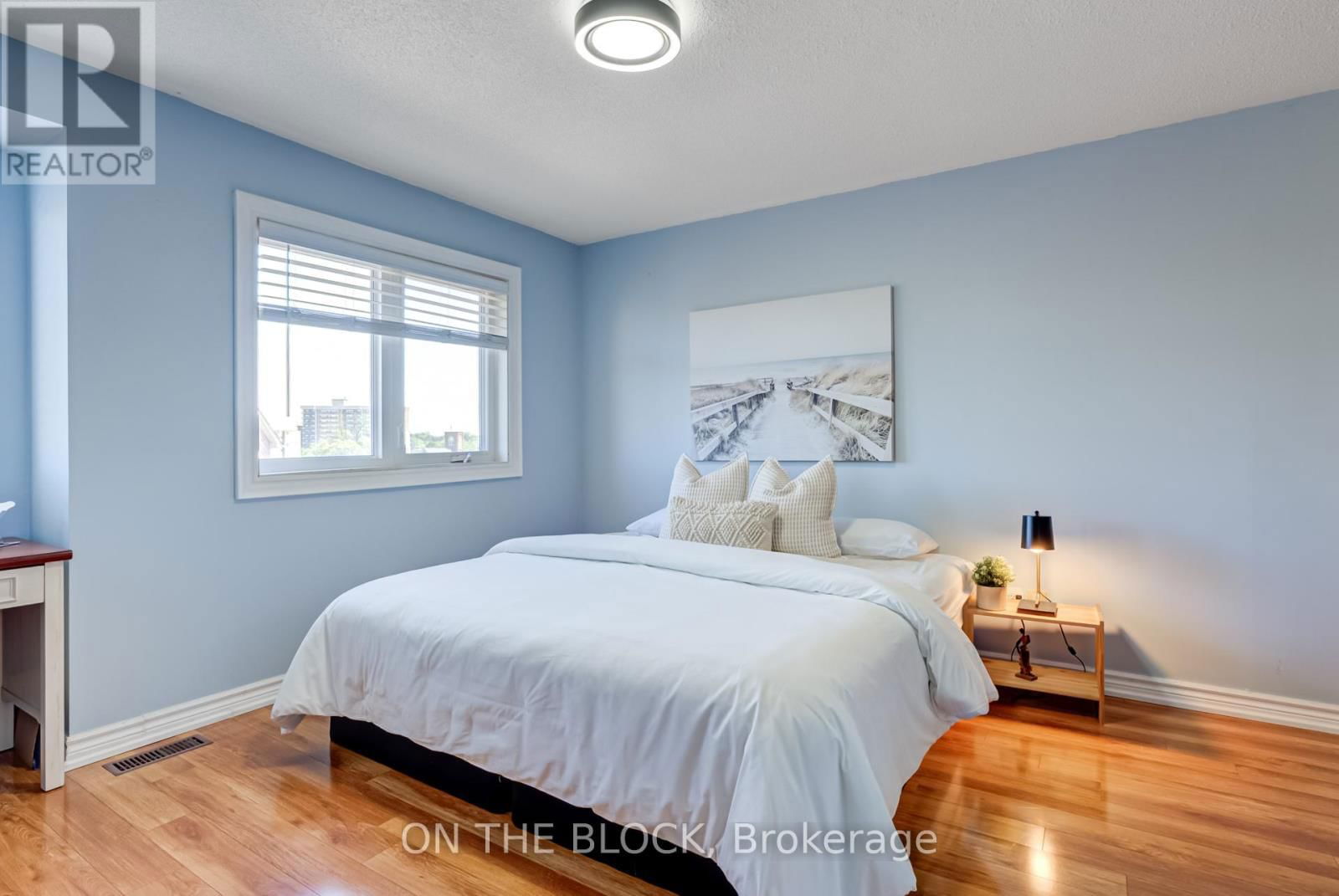 4 - 224 ROSEMOUNT AVENUE Image 17