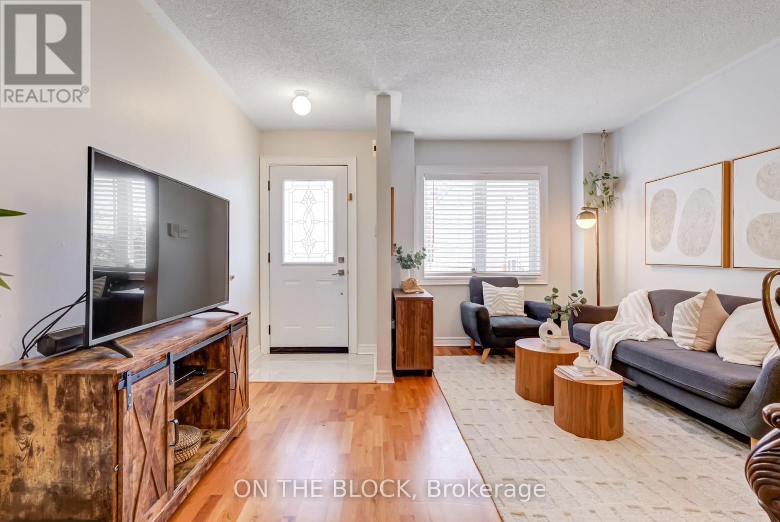 4 - 224 ROSEMOUNT AVENUE Image 3