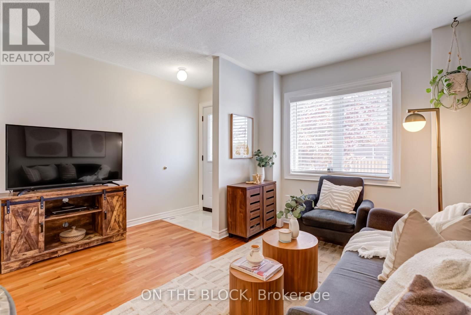 4 - 224 ROSEMOUNT AVENUE Image 5