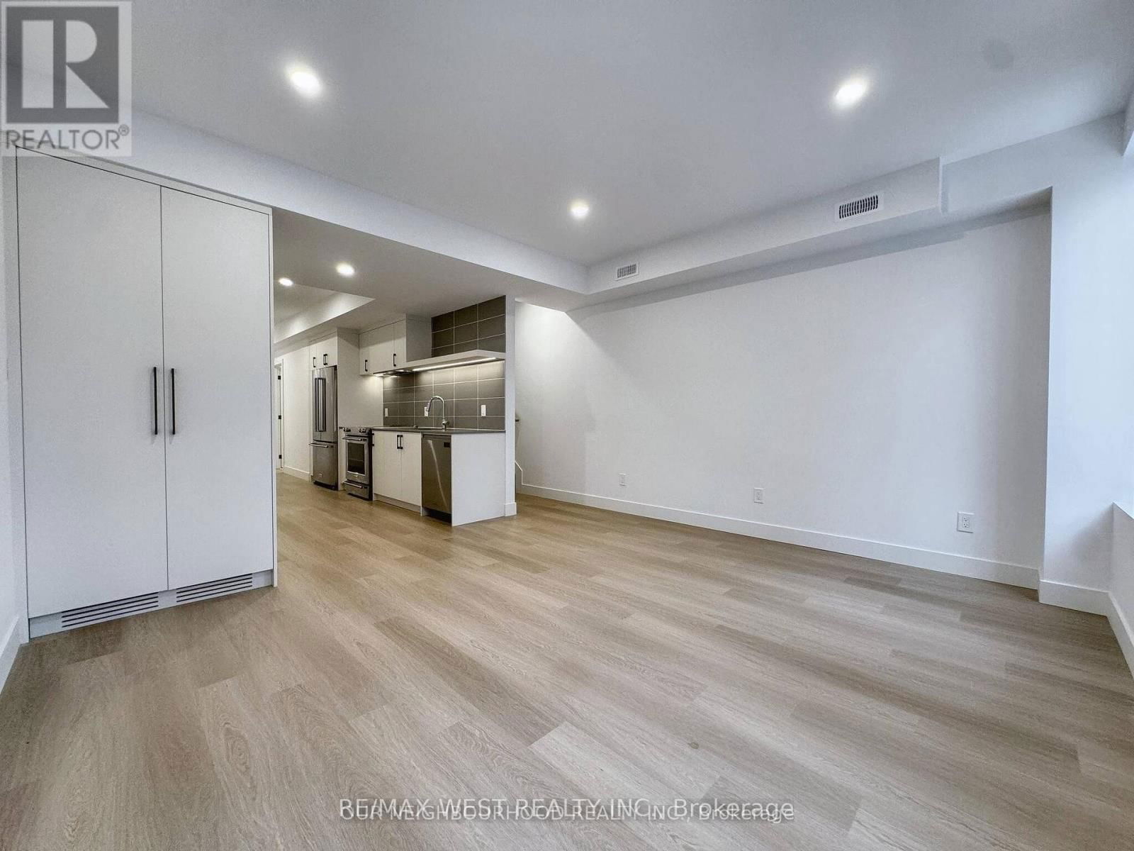 B - 49 MORNINGSIDE AVENUE Image 13