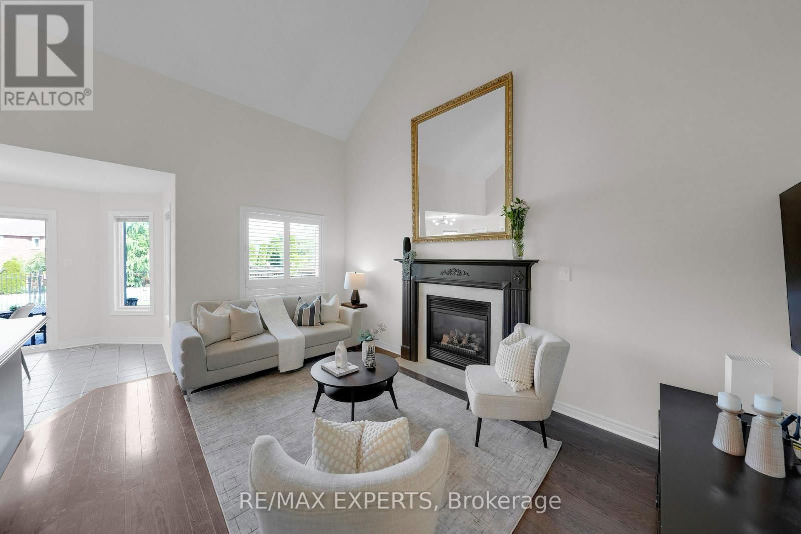 36 COUNTRY STROLL CRESCENT Image 15