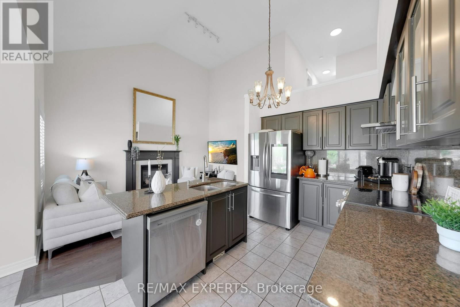 36 COUNTRY STROLL CRESCENT Image 18