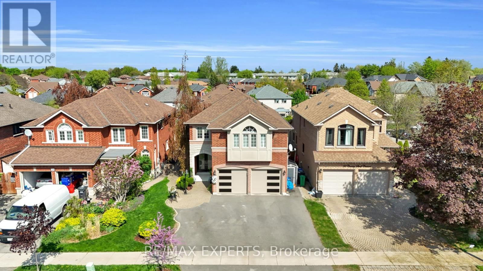 36 COUNTRY STROLL CRESCENT Image 2