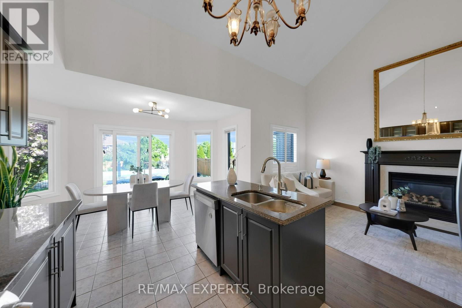 36 COUNTRY STROLL CRESCENT Image 20