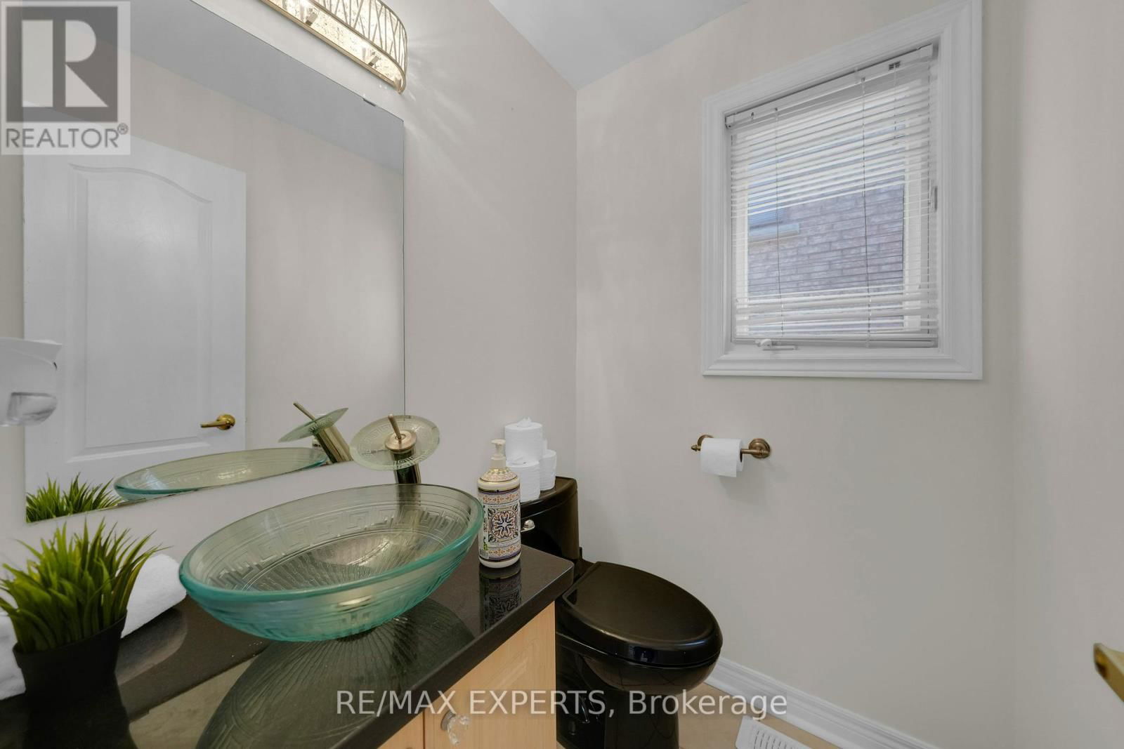36 COUNTRY STROLL CRESCENT Image 25